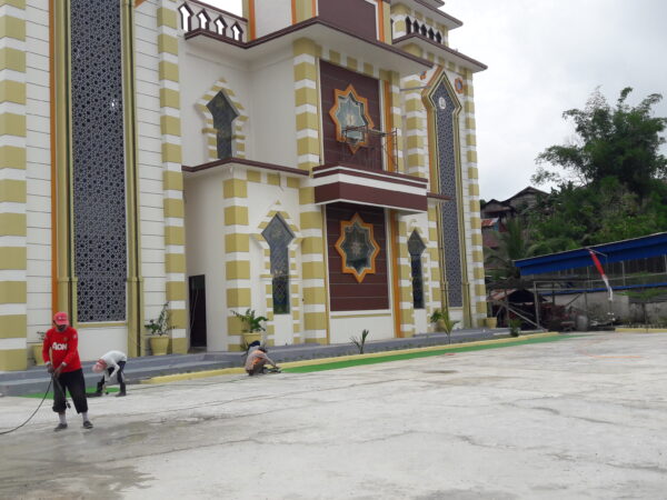 Anak-anak berlomba jadi paling tertib shalat di Masjid Al-Hidayah